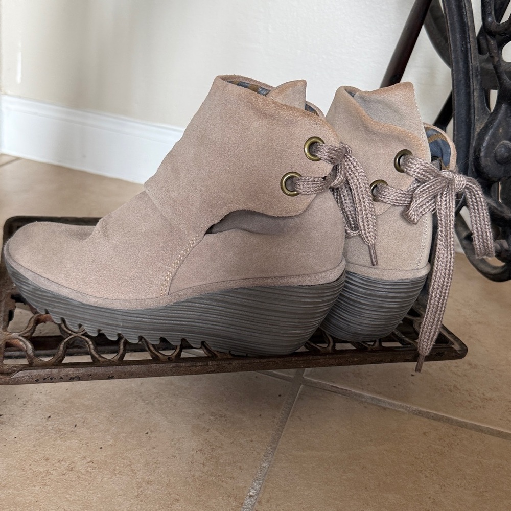 Fly London Tan / Gray Suede Ankle Boots EU Size 37